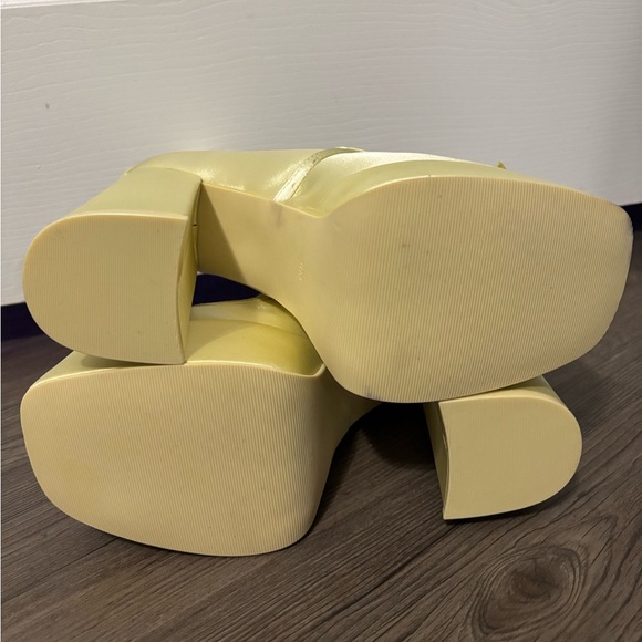 NWOB Dolls Kill / Sugar Thrillz Yellow Smiling Melody Platform Heels - Picture 7 of 9